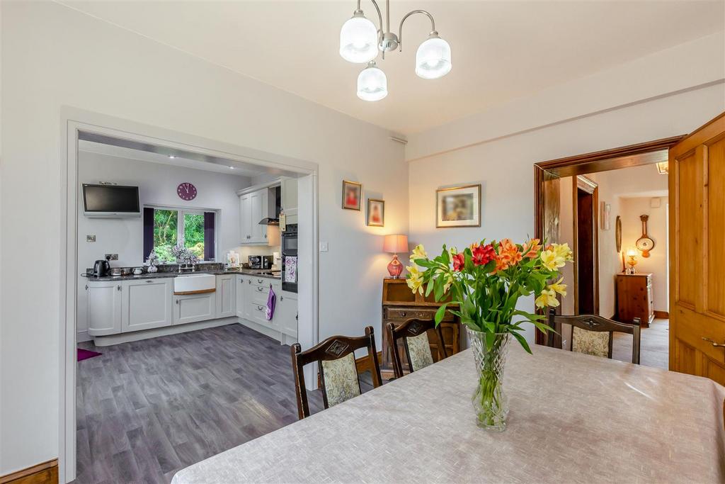 8555633-interior14.jpg