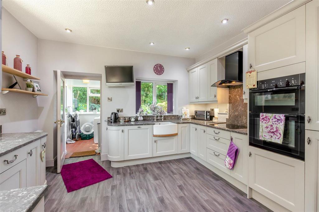 8555633-interior13.jpg