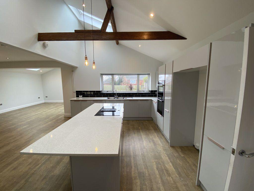 Thistleboon Drive, Mumbles, SA3 3 bed bungalow £1,650 pcm (£381 pw)