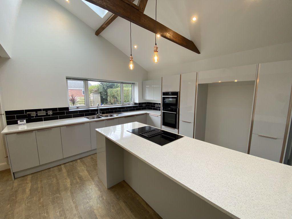 Thistleboon Drive, Mumbles, SA3 3 bed bungalow £1,650 pcm (£381 pw)