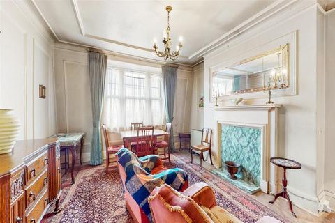 4 bedroom flat for sale, Sidmouth Road, Brondesbury Park, London