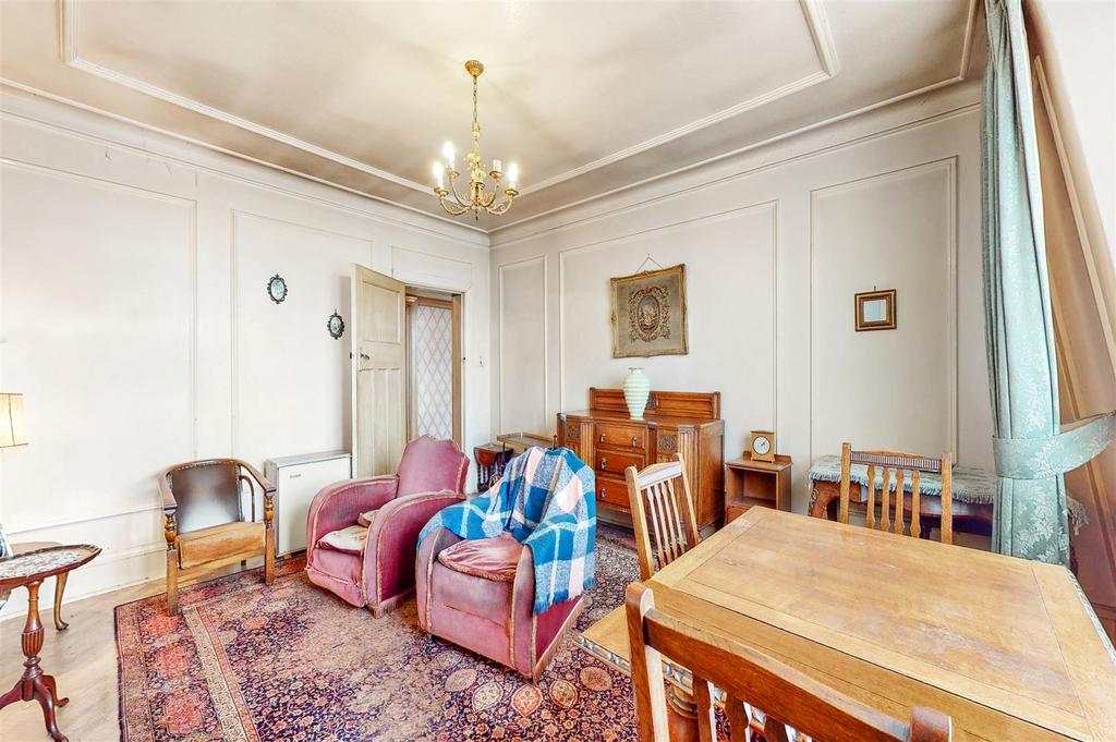 Double bedroom/lounge
