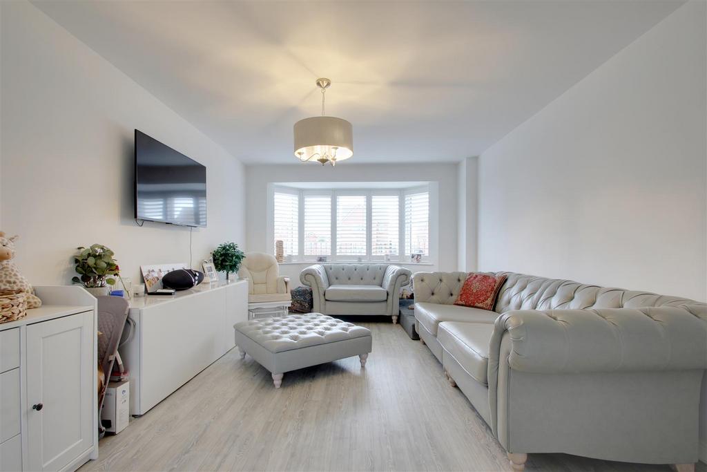 Sunflower Street, Worthing 3 bed detached house £425,000