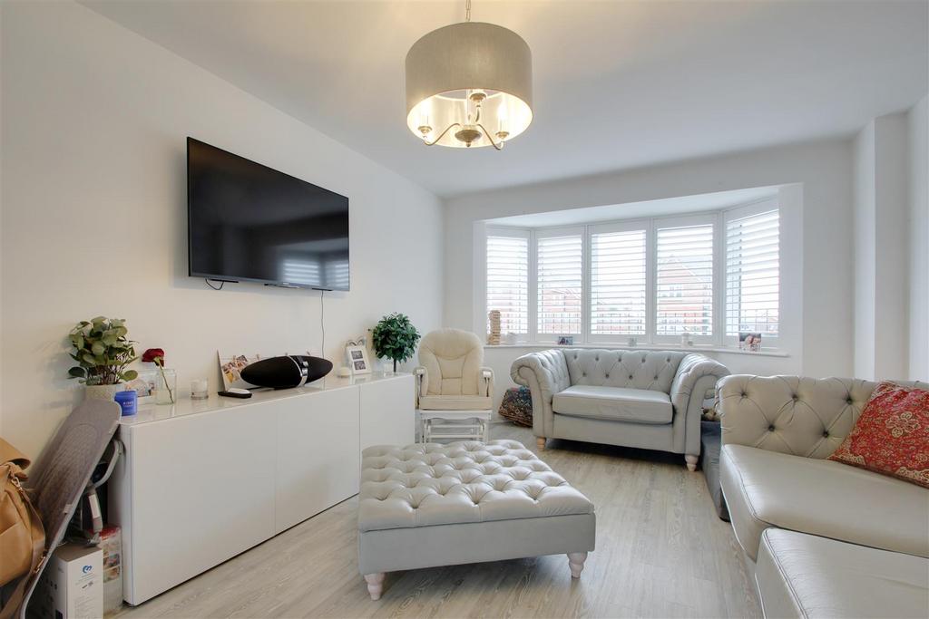 Sunflower Street, Worthing 3 bed detached house £425,000
