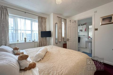 62 Bentley Drive, Church Langley, Harlow, CM17 9PA