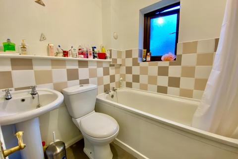 18 Walnut Drive, Tiverton, EX16 6HE