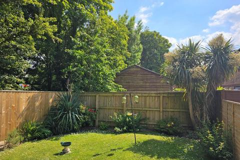 18 Walnut Drive, Tiverton, EX16 6HE