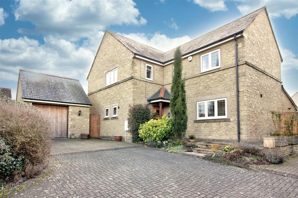 4 Vicarage Gardens, Malmesbury 4 bed detached house £800,000