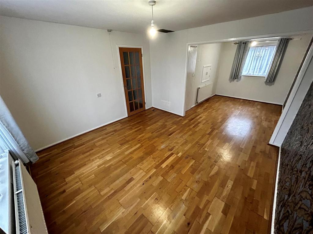 Roundhills, Waltham Abbey 2 bed terraced house £345,000