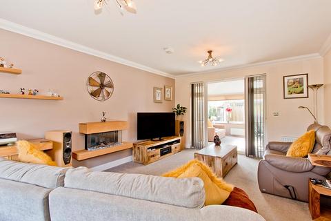 3 Cranborne Gardens, Crowborough, TN6 1FA