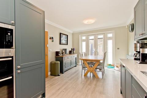 3 Cranborne Gardens, Crowborough, TN6 1FA