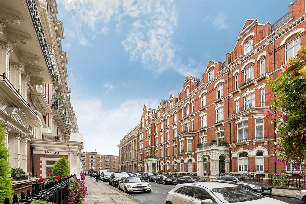 Carlisle Mansions, Victoria, SW1P 3 bed apartment £6,067 pcm (£1,400 pw)