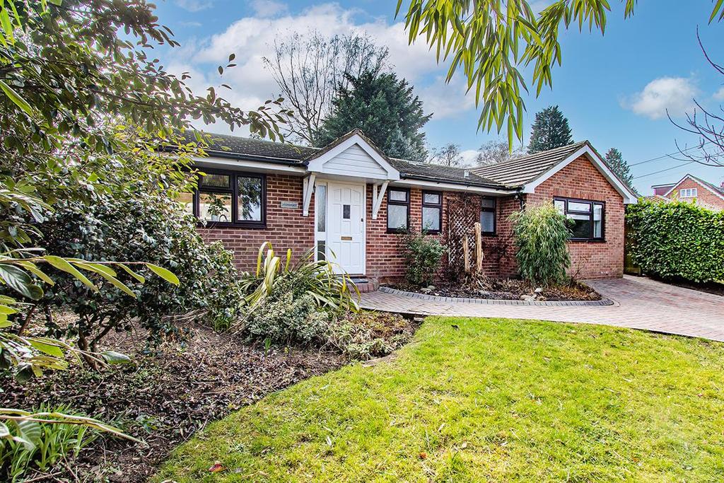 New Road, Rotherfield, Crowborough 3 bed detached bungalow £630,000