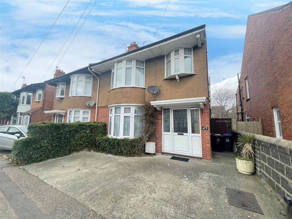 King Edward Avenue, Worthing 3 bed semidetached house £1,675 pcm (£