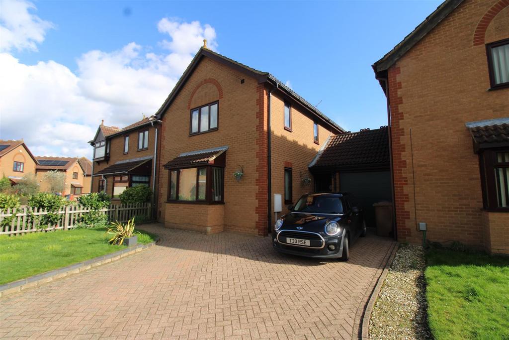 Rothwell Way, Botolph Green... 3 bed detached house £1,295 pcm (£299 pw)