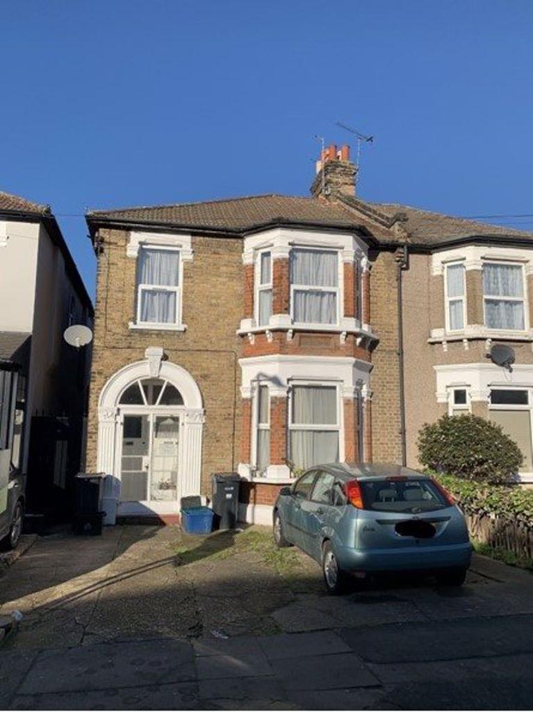 Balfour Road Ilford 2 bed flat £1,300 pcm (£300 pw)