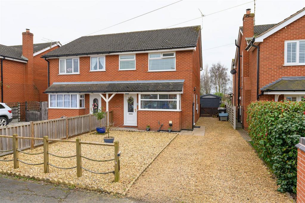 Moorfields, Willaston, Nantwich 3 bed semidetached house for sale £