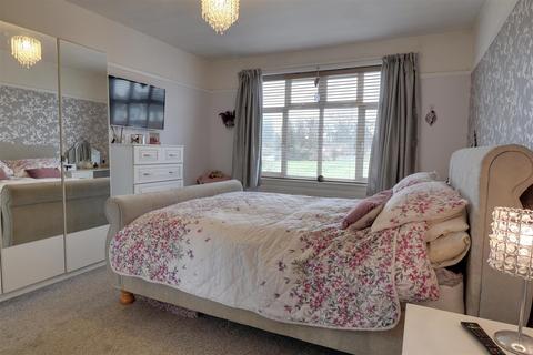 24 Barnwood Avenue, Gloucester, GL4 3AH