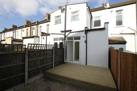 2 bedroom terraced house to rent - Leigh Road, Leigh On Sea, Essex