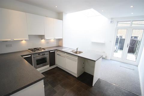 2 bedroom terraced house to rent - Leigh Road, Leigh On Sea, Essex