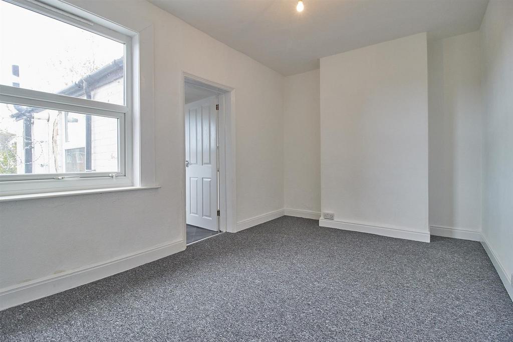 High Street, Barwell, Leicestershire 2 bed apartment £600 pcm (£138 pw)