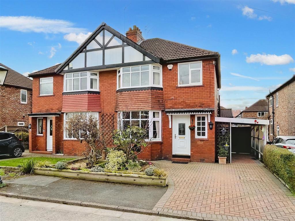 Leslie Grove, Timperley, Altrincham 3 bed semidetached house for sale