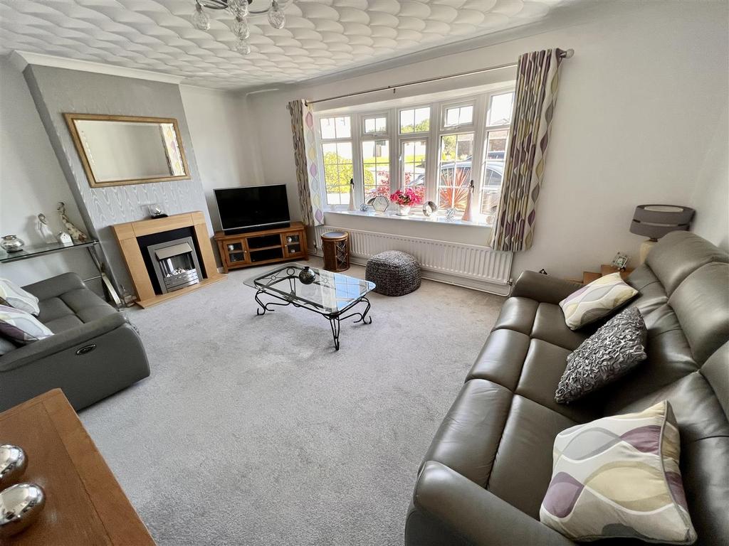 Waterloo Road, Capel Hendre, Ammanford 3 bed detached house £295,000