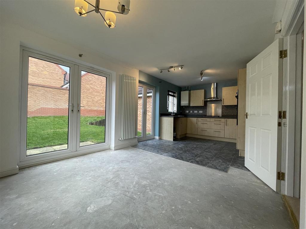 Loch Street, Stoke Aldermoor, Coventry 5 bed detached house £1,550