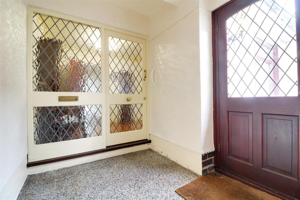 Brookland Road, Walsall Wood, Walsall 3 bed detached bungalow £900