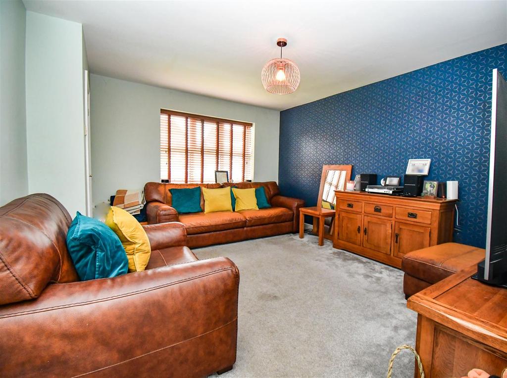 Maldon Drive, Victoria Dock, Hull 3 bed semidetached house £205,000