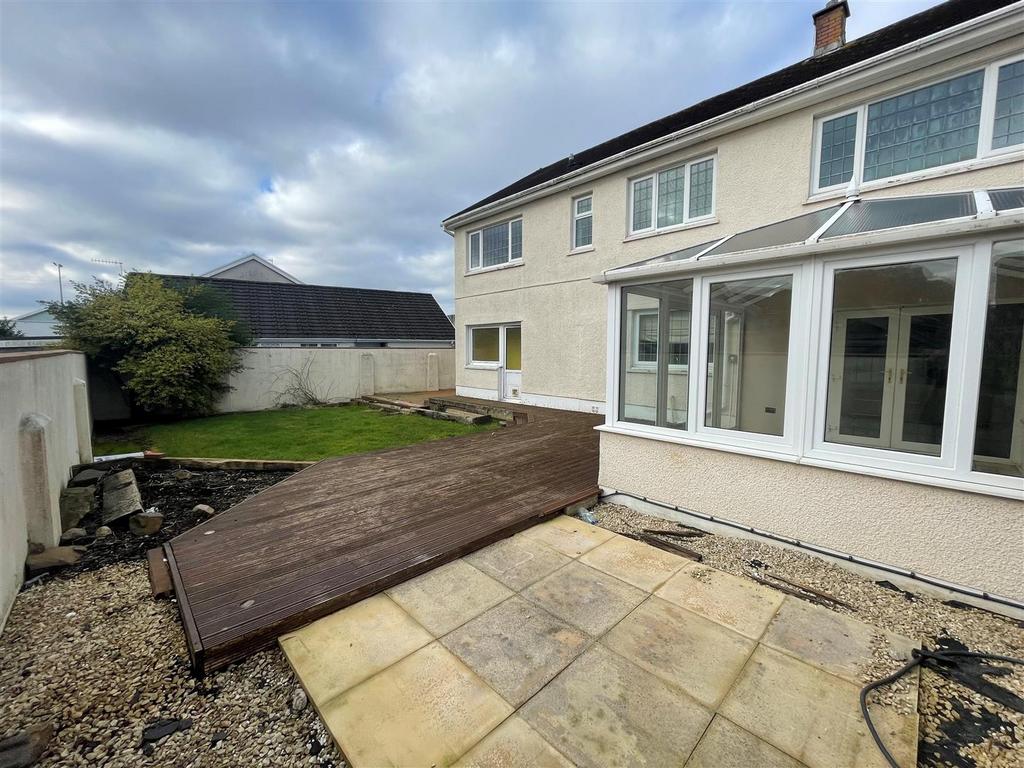 Y Llwyn, Coedcae, Llanelli 4 bed detached house £330,000