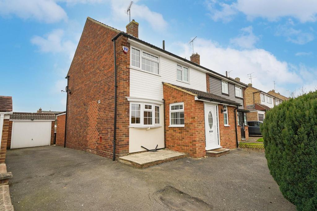 Atterbury Avenue, Leighton Buzzard 3 bed semidetached house for sale