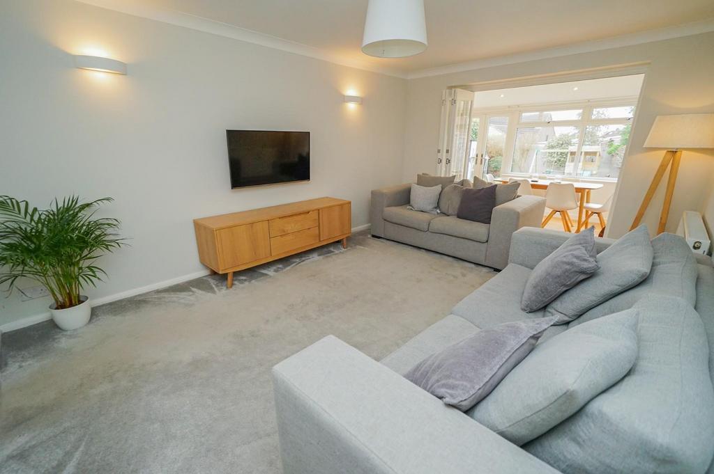 Atterbury Avenue, Leighton Buzzard 3 bed semidetached house £400,000