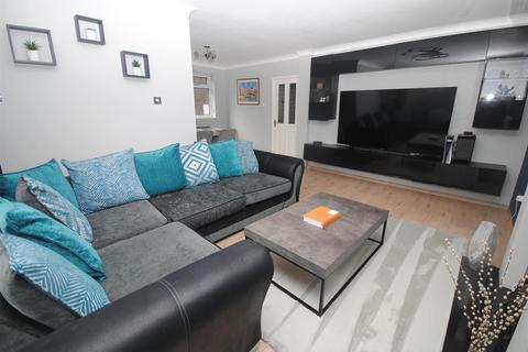3 Aintree Close, Kippax, Leeds, LS25 7HY