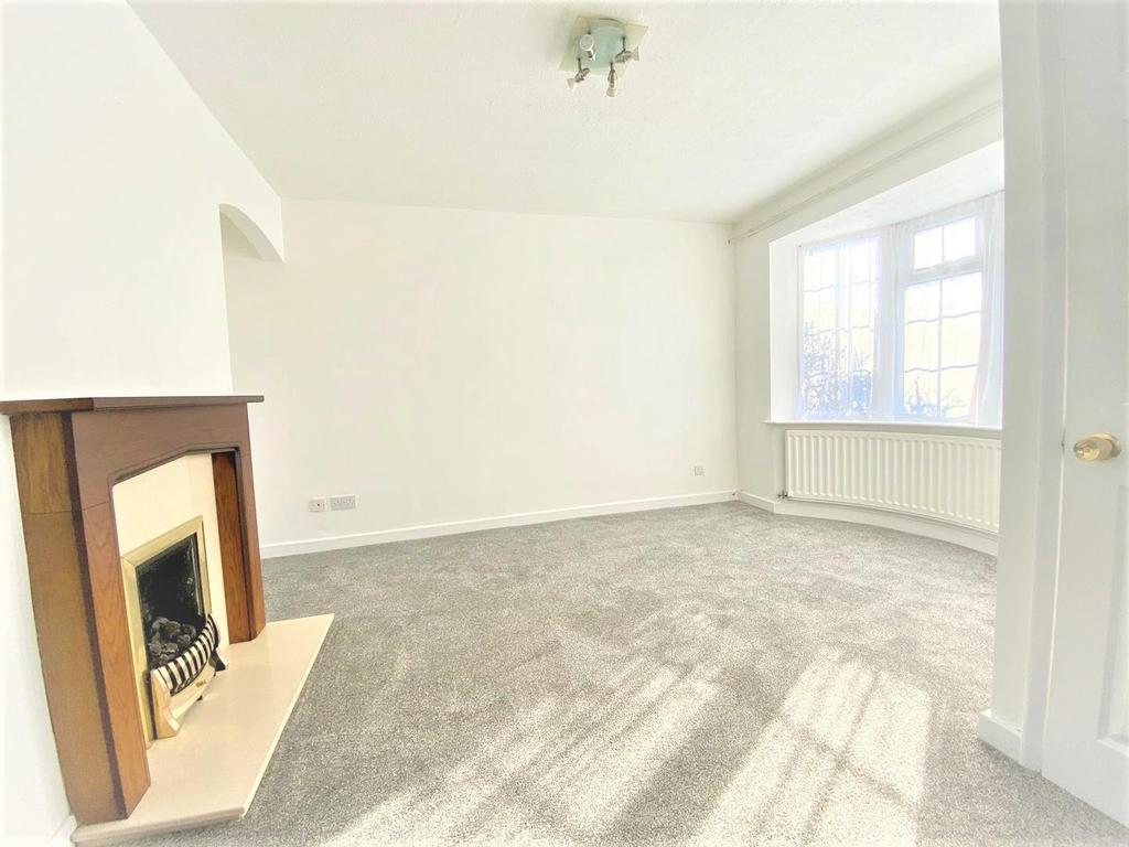 Pangbourne Close, St Nicolas Park... 2 bed terraced house £800 pcm (£