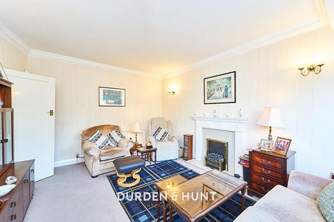 3 bedroom semi-detached house for sale - Colvin Gardens, Chingford, E4
