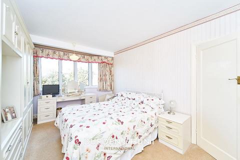41 Colvin Gardens, London, E4 6PF