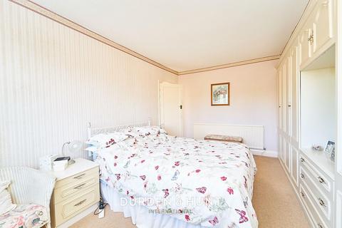 41 Colvin Gardens, London, E4 6PF