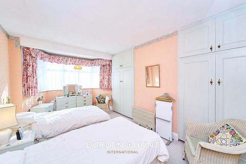 41 Colvin Gardens, London, E4 6PF