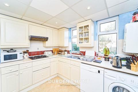 41 Colvin Gardens, London, E4 6PF