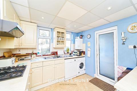 41 Colvin Gardens, London, E4 6PF