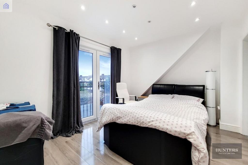 12 Main Bedroom-0.jpg