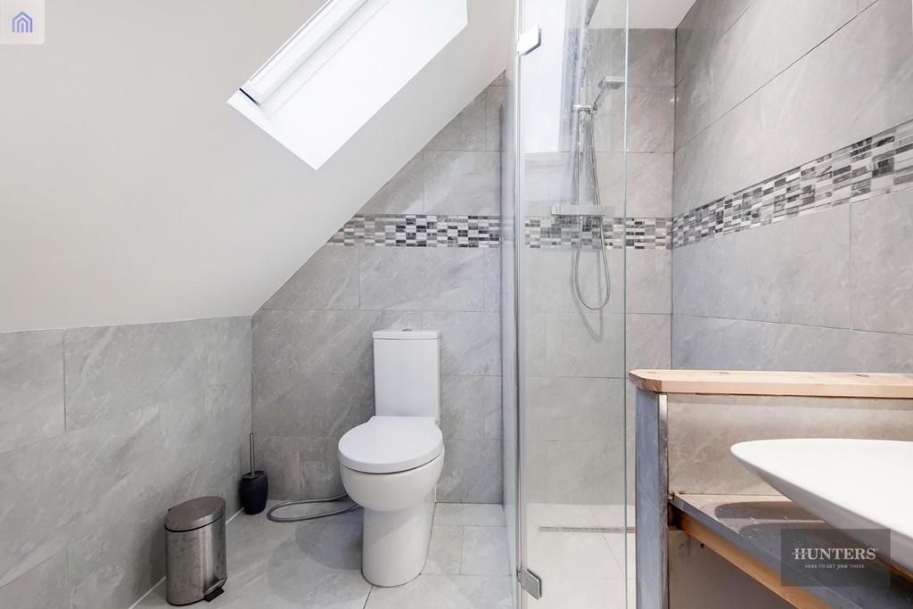 14 Main Ensuite-0.jpg
