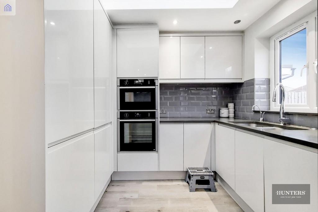 5 Kitchen Dining Room-0.jpg
