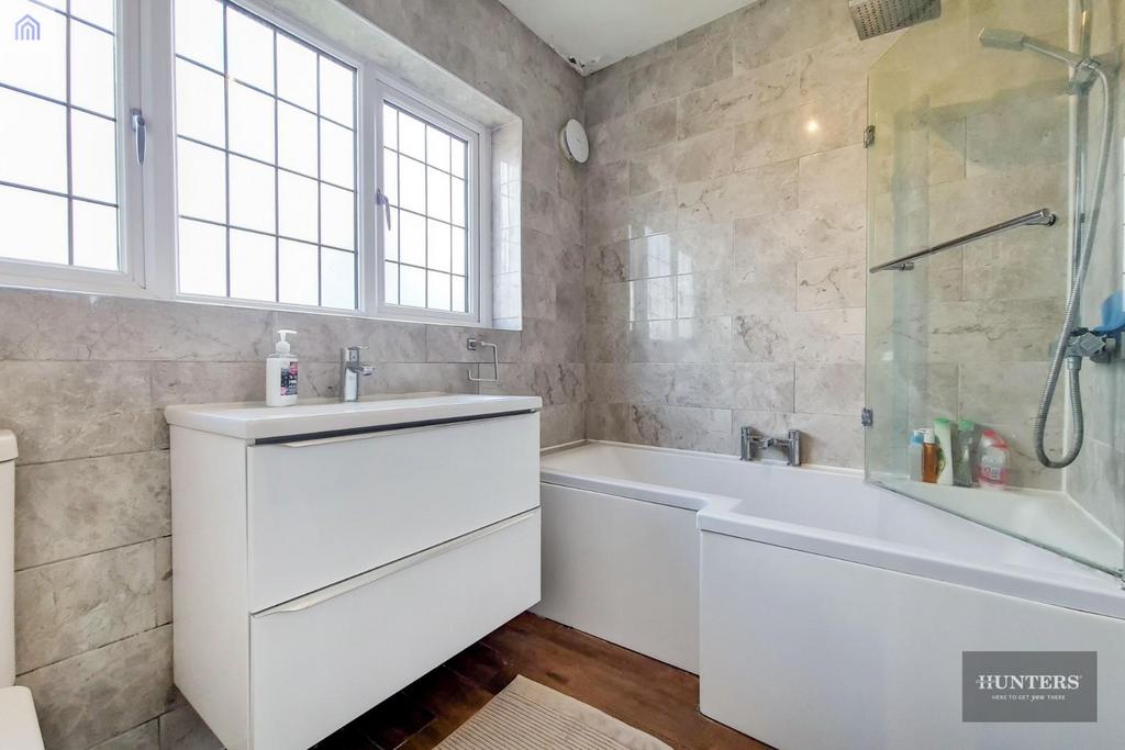 12 Bathroom-0.jpg