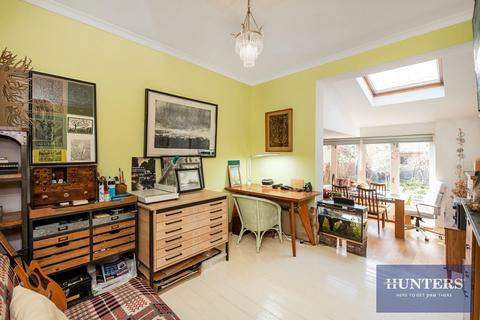 94 Brook Road South, Brentford, TW8 0PH