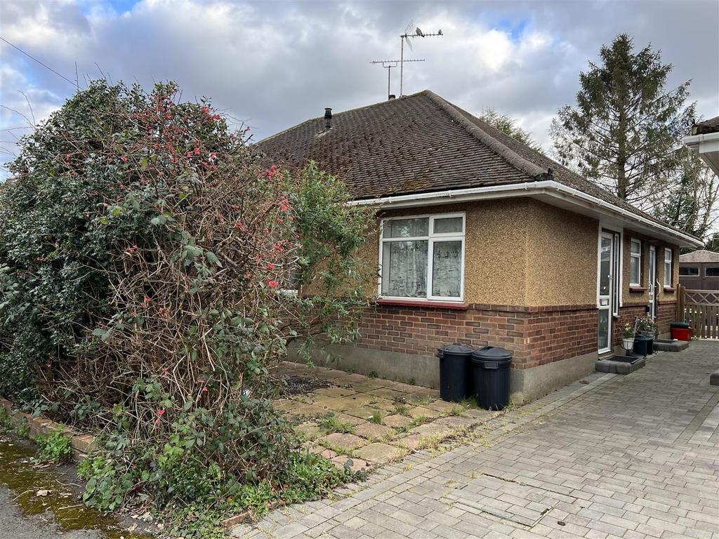 Catherine Close, Pilgrims Hatch... 2 bed semidetached bungalow £325,000