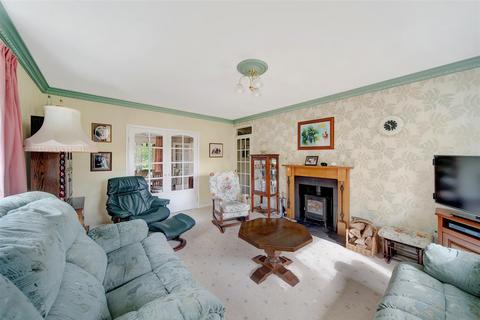 4 bedroom detached bungalow for sale - Hollybank, Burythorpe, Malton, North Yorkshire YO17 9LJ