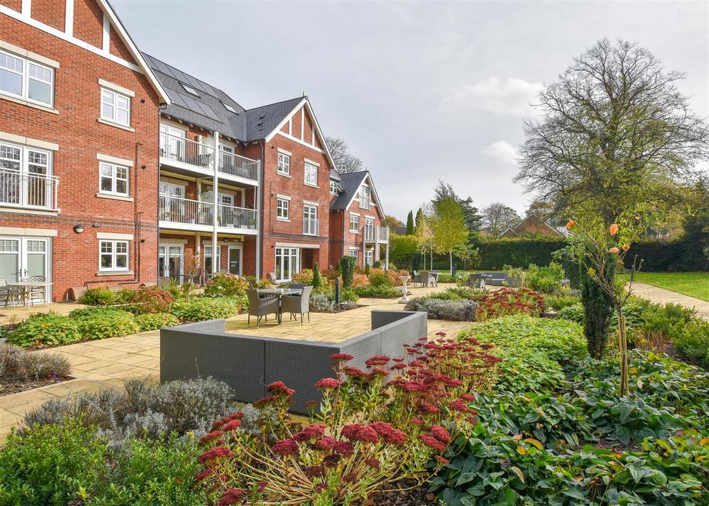 18 Clock Gardens, Stockwell Road, Tettenhall 2 bed apartment £1,500