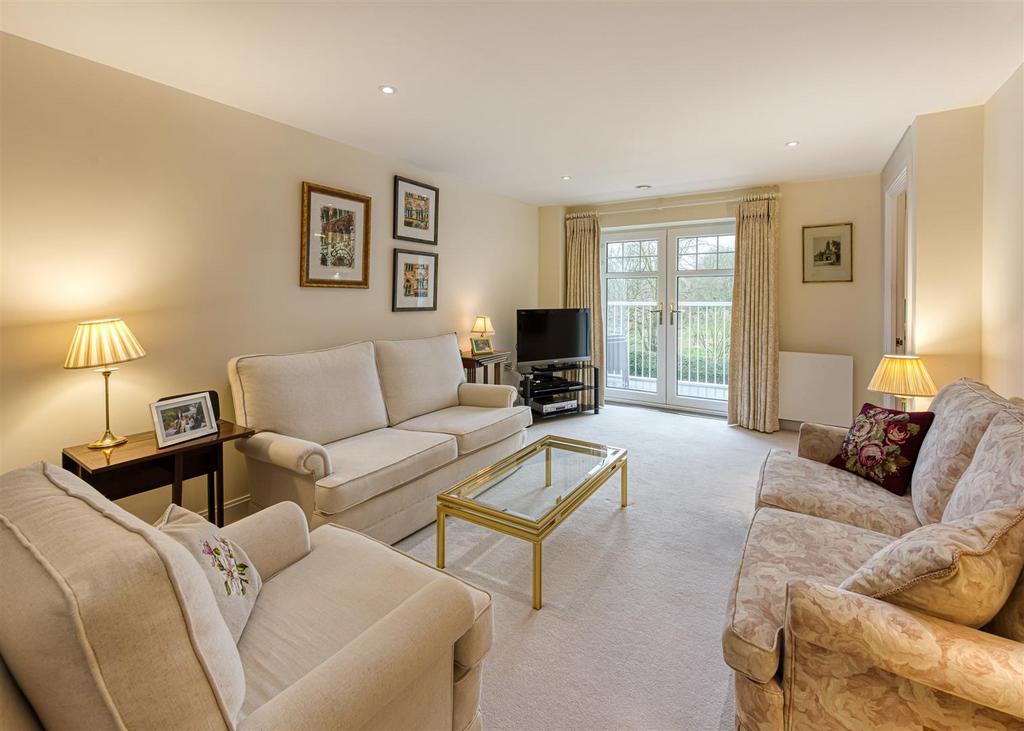 18 Clock Gardens, Stockwell Road, Tettenhall 2 bed apartment £1,500